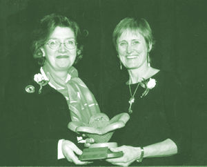 Katherine Lee Reid and Robin Van Lear of The Cleveland Museum of Art accept a 2001 Governor's Award.